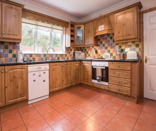 Villa Superior 4 Bed House In Moville Donegal . Exterior foto